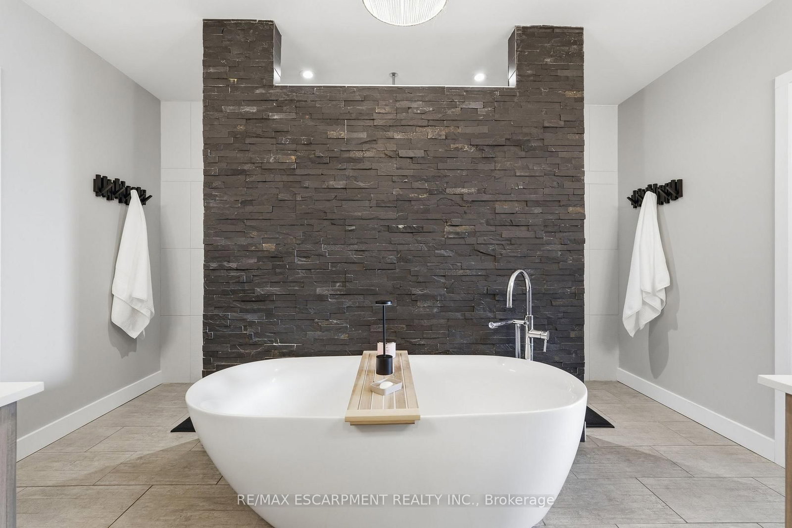 Detached House for sale at 414 JOHN Street, Hamilton, Ontario, L8L 4R3 - North End - MLS: X12906116