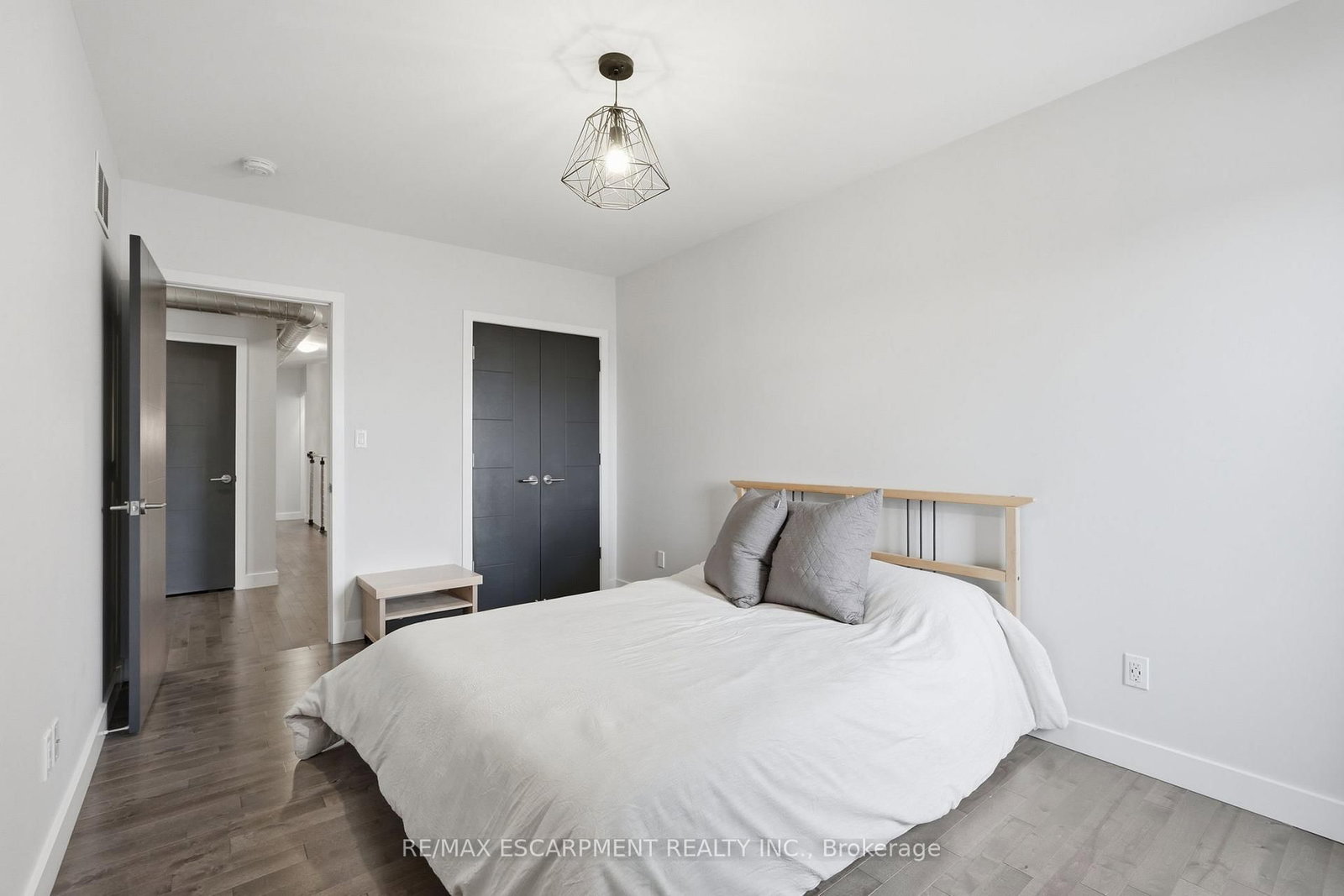 Detached House for sale at 414 JOHN Street, Hamilton, Ontario, L8L 4R3 - North End - MLS: X12906116