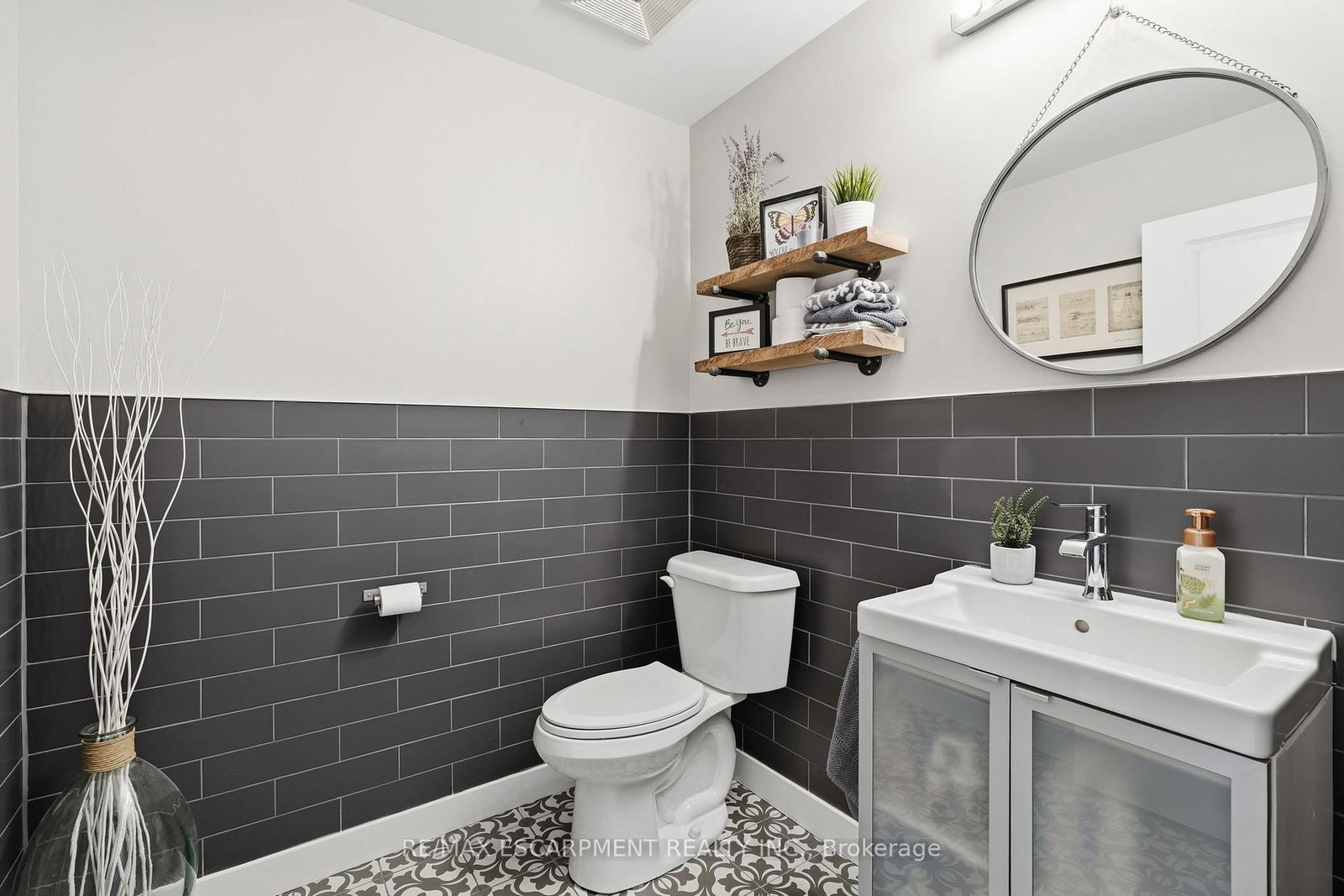 Detached House for sale at 414 JOHN Street, Hamilton, Ontario, L8L 4R3 - North End - MLS: X12906116