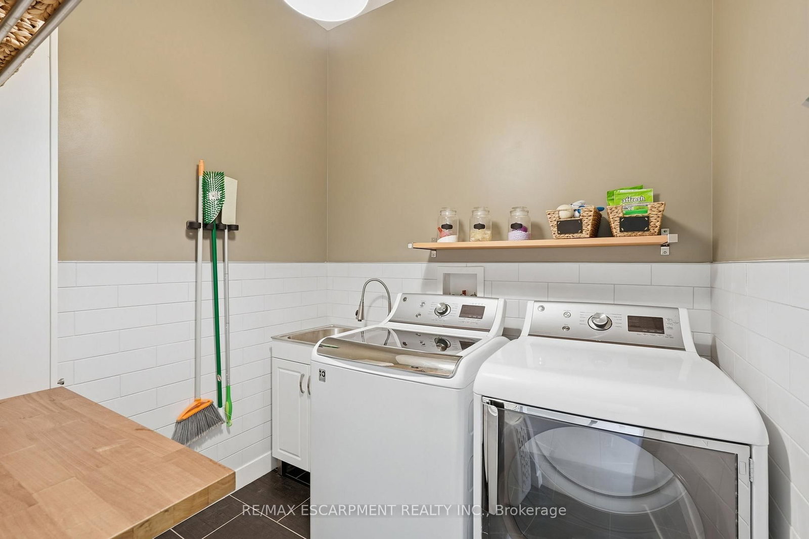 Detached House for sale at 414 JOHN Street, Hamilton, Ontario, L8L 4R3 - North End - MLS: X12906116