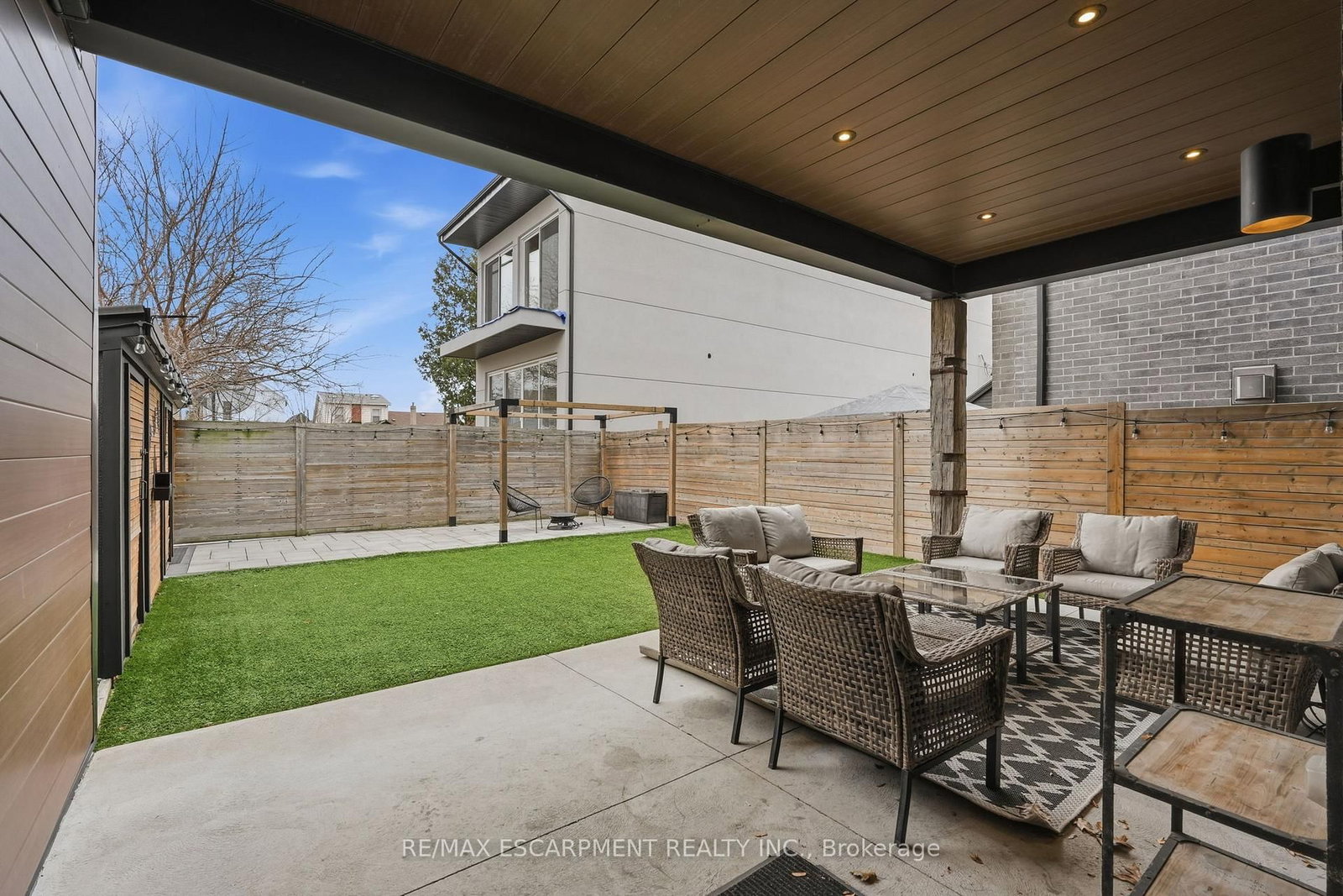 Detached House for sale at 414 JOHN Street, Hamilton, Ontario, L8L 4R3 - North End - MLS: X12906116