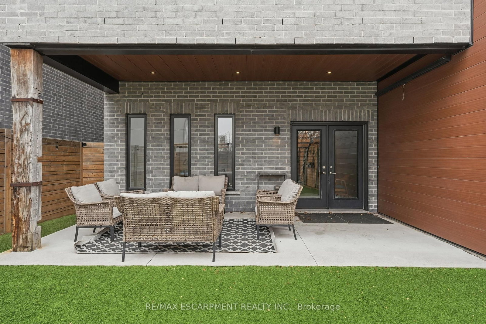 Detached House for sale at 414 JOHN Street, Hamilton, Ontario, L8L 4R3 - North End - MLS: X12906116