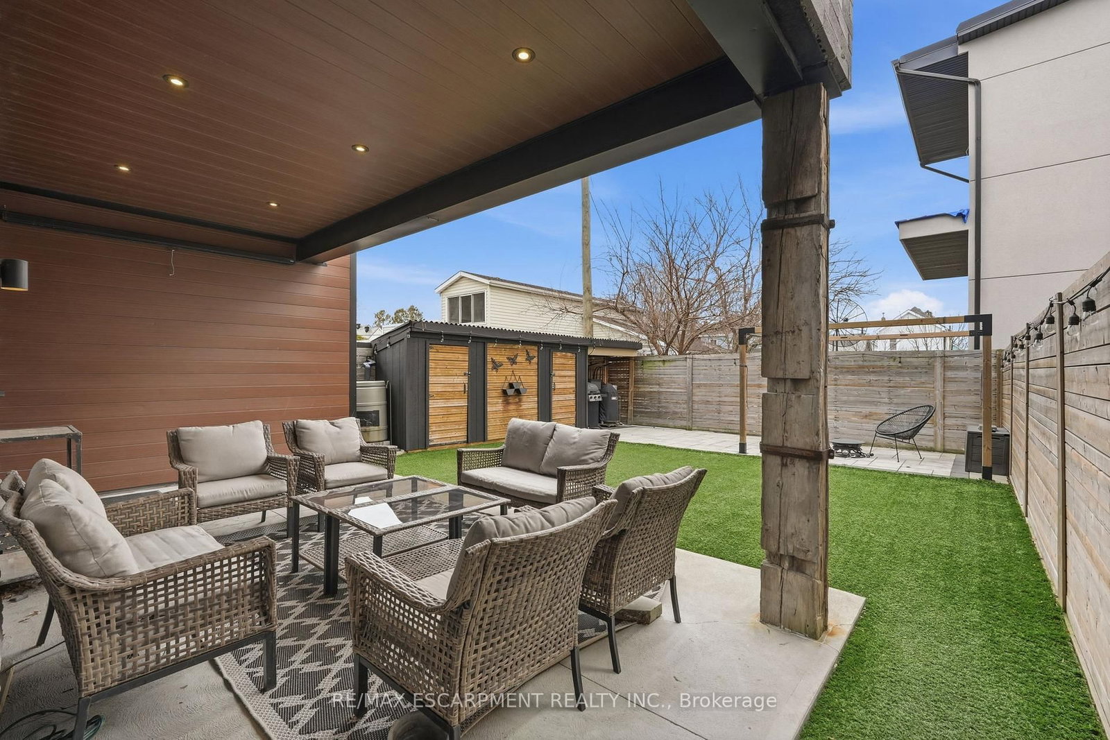 Detached House for sale at 414 JOHN Street, Hamilton, Ontario, L8L 4R3 - North End - MLS: X12906116