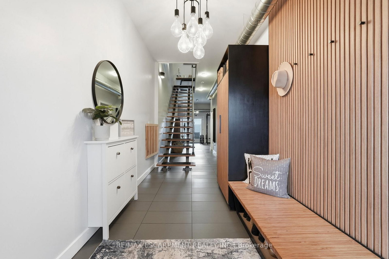 Detached House for sale at 414 JOHN Street, Hamilton, Ontario, L8L 4R3 - North End - MLS: X12906116