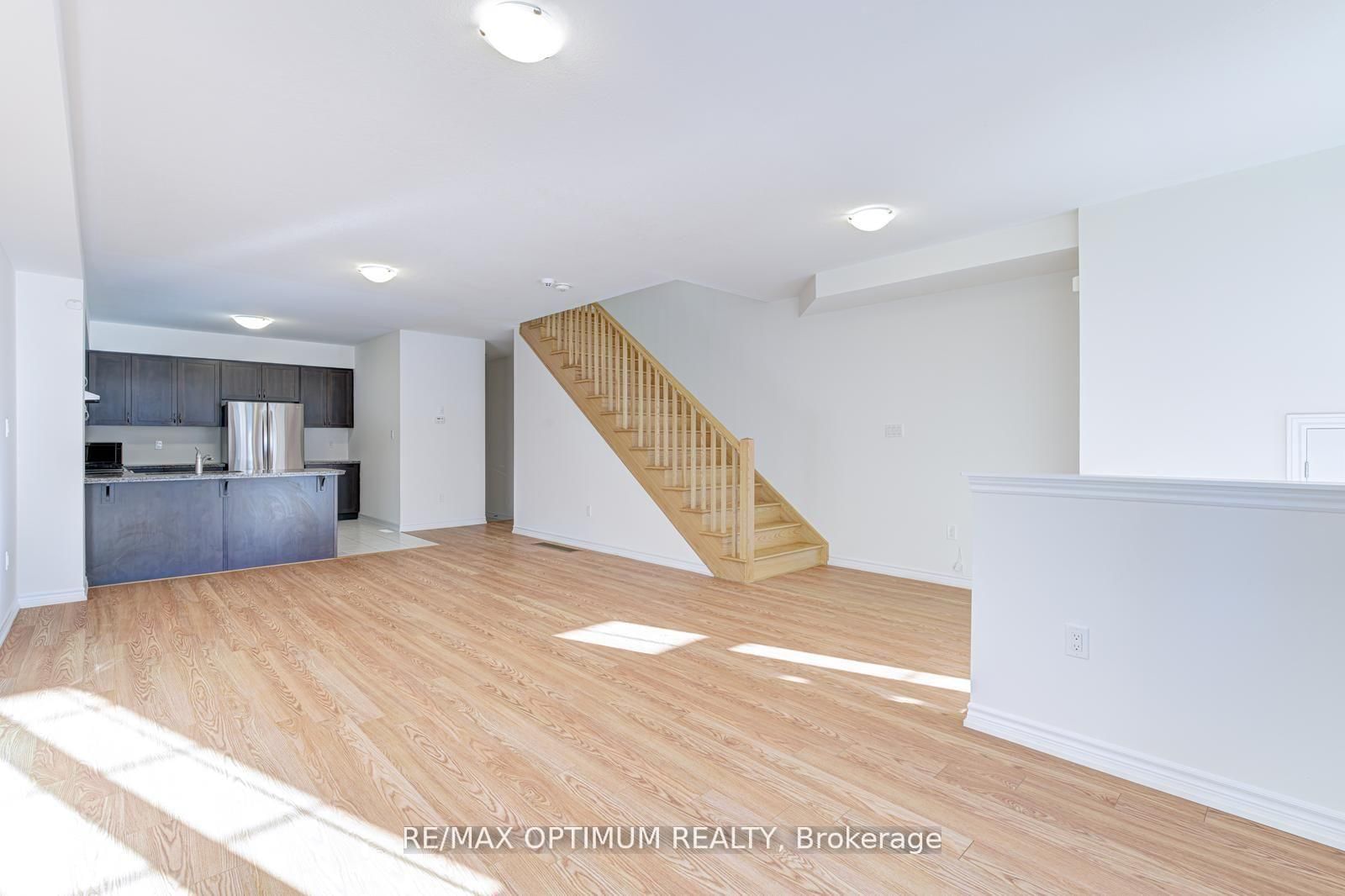 Townhouse for lease at 2-305 Garner Road, Hamilton, Ontario, L9G 3E6 - Ancaster - MLS: X12906236