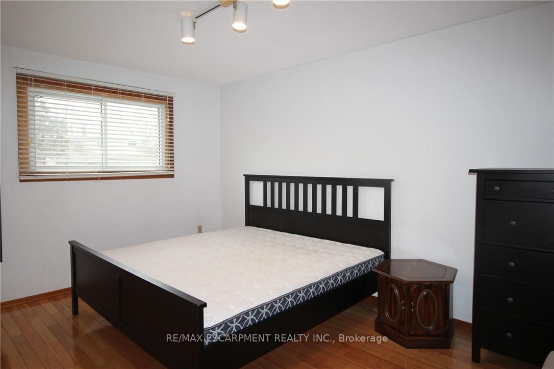 Semi-Detached House for sale at 234 Greencedar Drive, Hamilton, Ontario, L9C 6W6 - Gurnett - MLS: X12906272