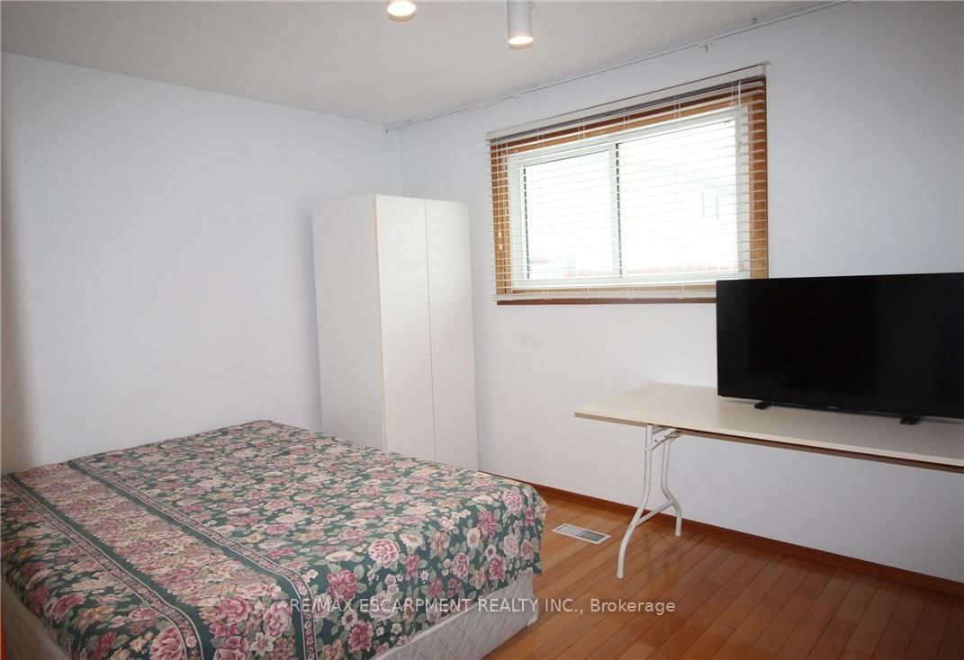 Semi-Detached House for sale at 234 Greencedar Drive, Hamilton, Ontario, L9C 6W6 - Gurnett - MLS: X12906272