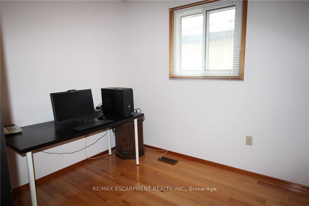 Semi-Detached House for sale at 234 Greencedar Drive, Hamilton, Ontario, L9C 6W6 - Gurnett - MLS: X12906272