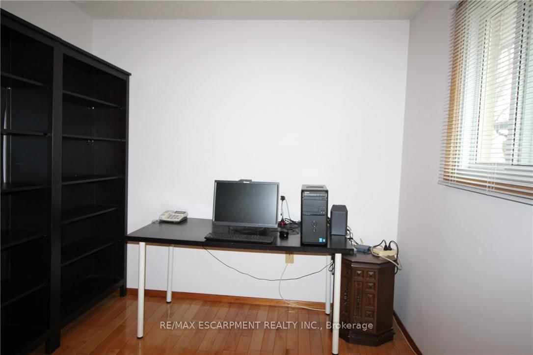 Semi-Detached House for sale at 234 Greencedar Drive, Hamilton, Ontario, L9C 6W6 - Gurnett - MLS: X12906272