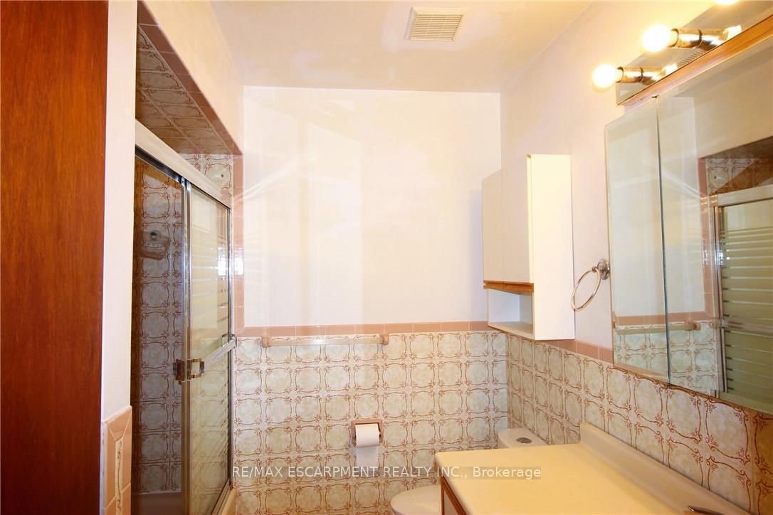 Semi-Detached House for sale at 234 Greencedar Drive, Hamilton, Ontario, L9C 6W6 - Gurnett - MLS: X12906272