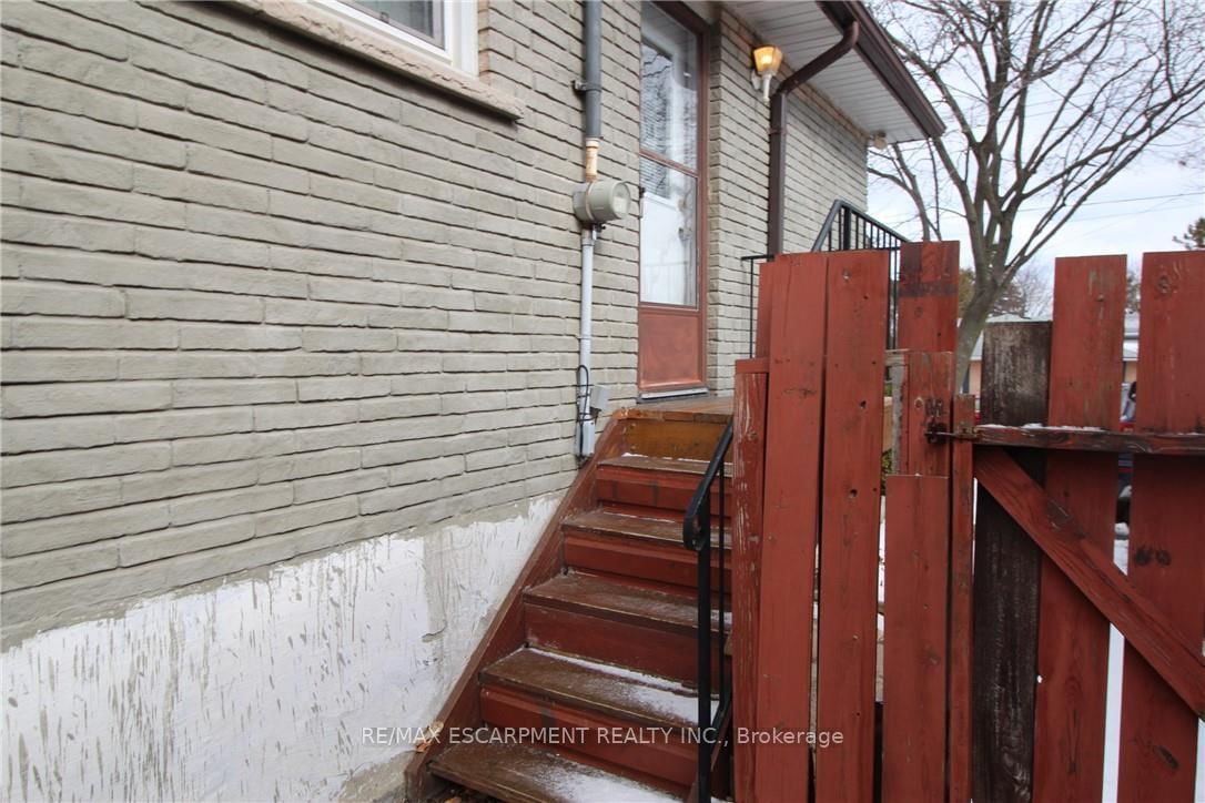 Semi-Detached House for sale at 234 Greencedar Drive, Hamilton, Ontario, L9C 6W6 - Gurnett - MLS: X12906272