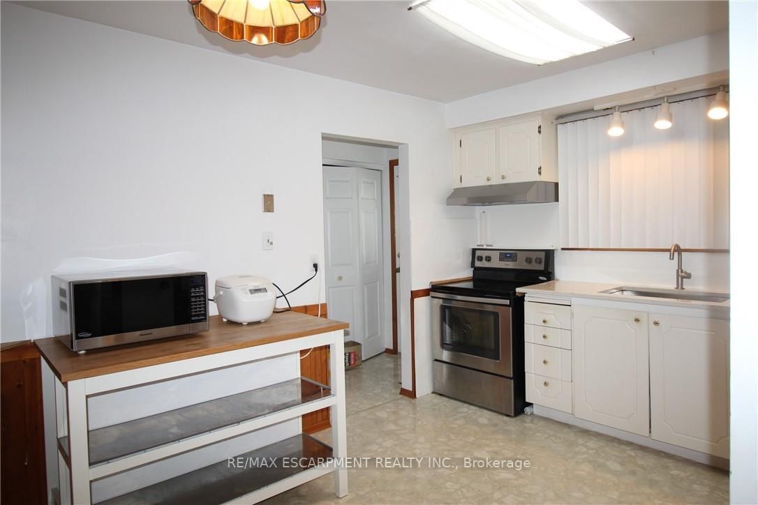 Semi-Detached House for sale at 234 Greencedar Drive, Hamilton, Ontario, L9C 6W6 - Gurnett - MLS: X12906272