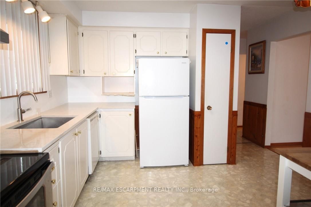 Semi-Detached House for sale at 234 Greencedar Drive, Hamilton, Ontario, L9C 6W6 - Gurnett - MLS: X12906272