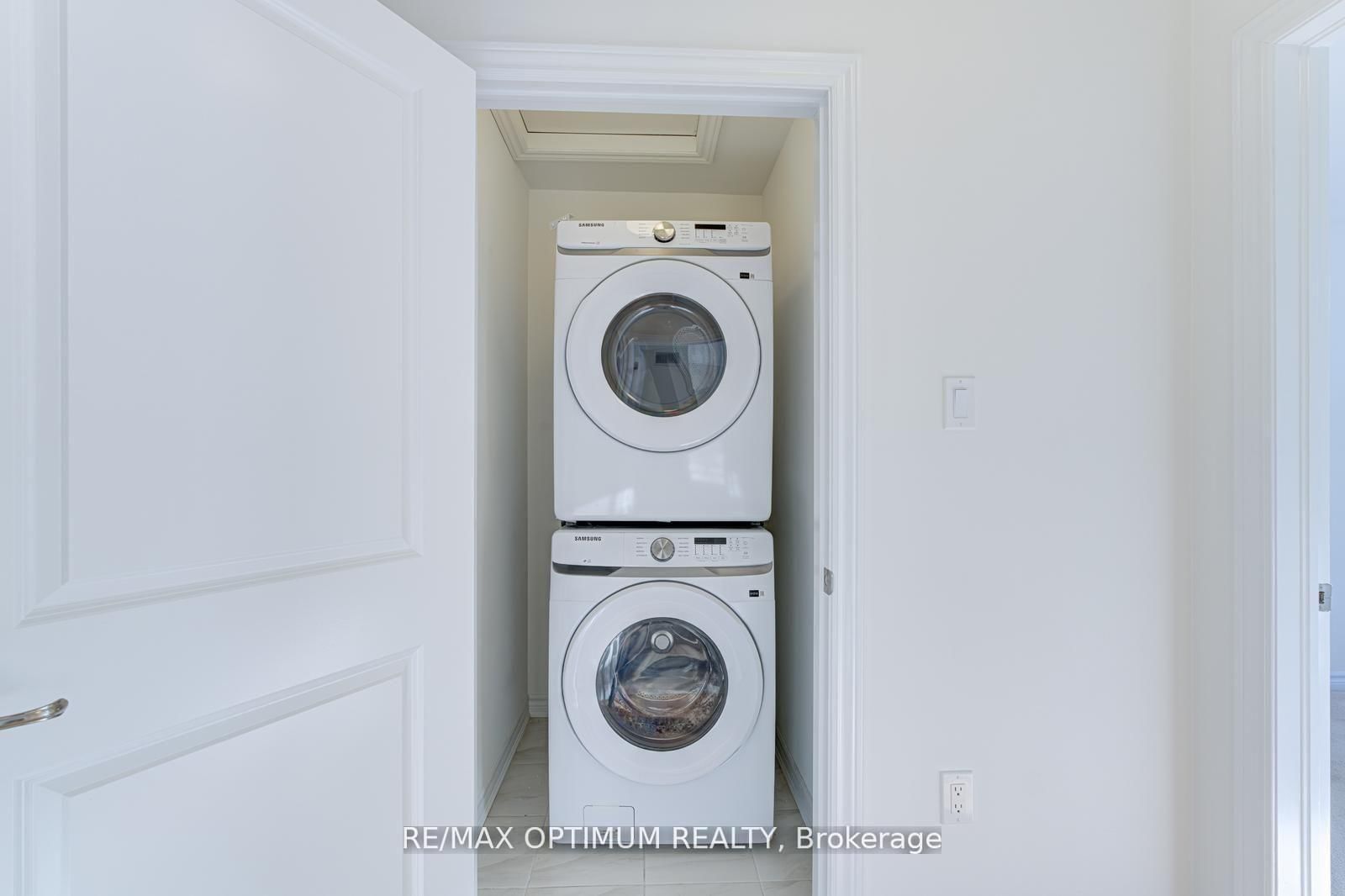 Townhouse for sale at 2-305 Garner Road, Hamilton, Ontario, L9G 3E6 - Ancaster - MLS: X12906278