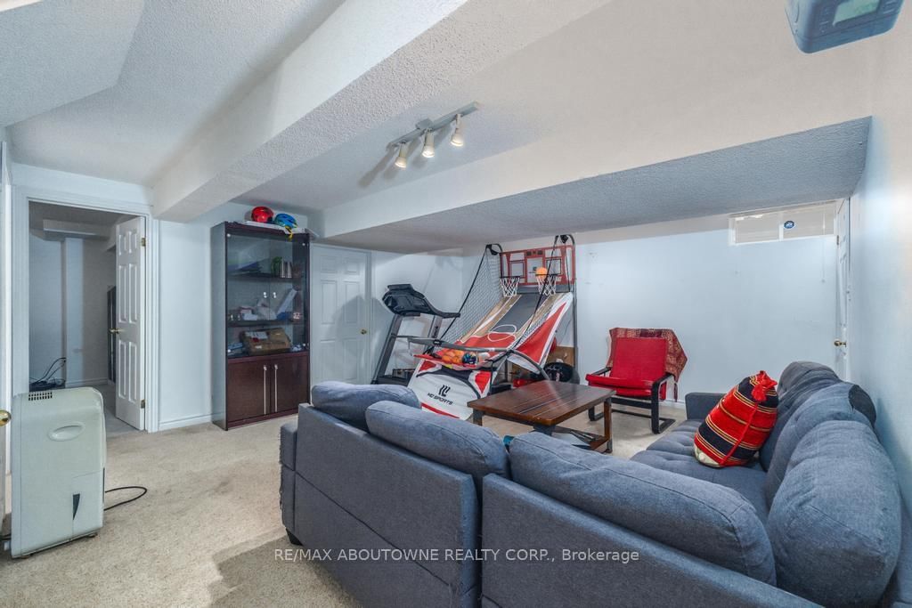 Detached House for sale at 14 SABLE Drive, Hamilton, Ontario, L9K 1K9 - Meadowlands - MLS: X12906550