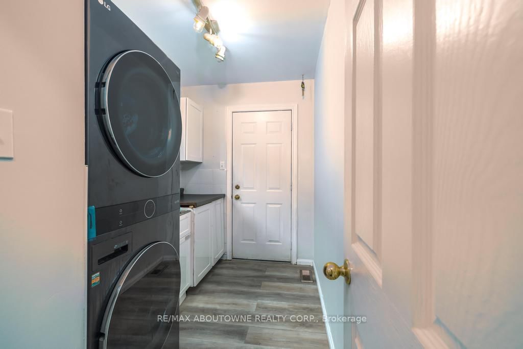 Detached House for sale at 14 SABLE Drive, Hamilton, Ontario, L9K 1K9 - Meadowlands - MLS: X12906550