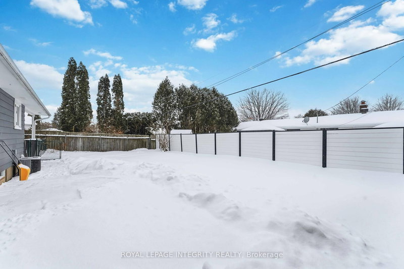 B - 1398 Jamison Ave, Orleans, K1E 1J5 | Image 3