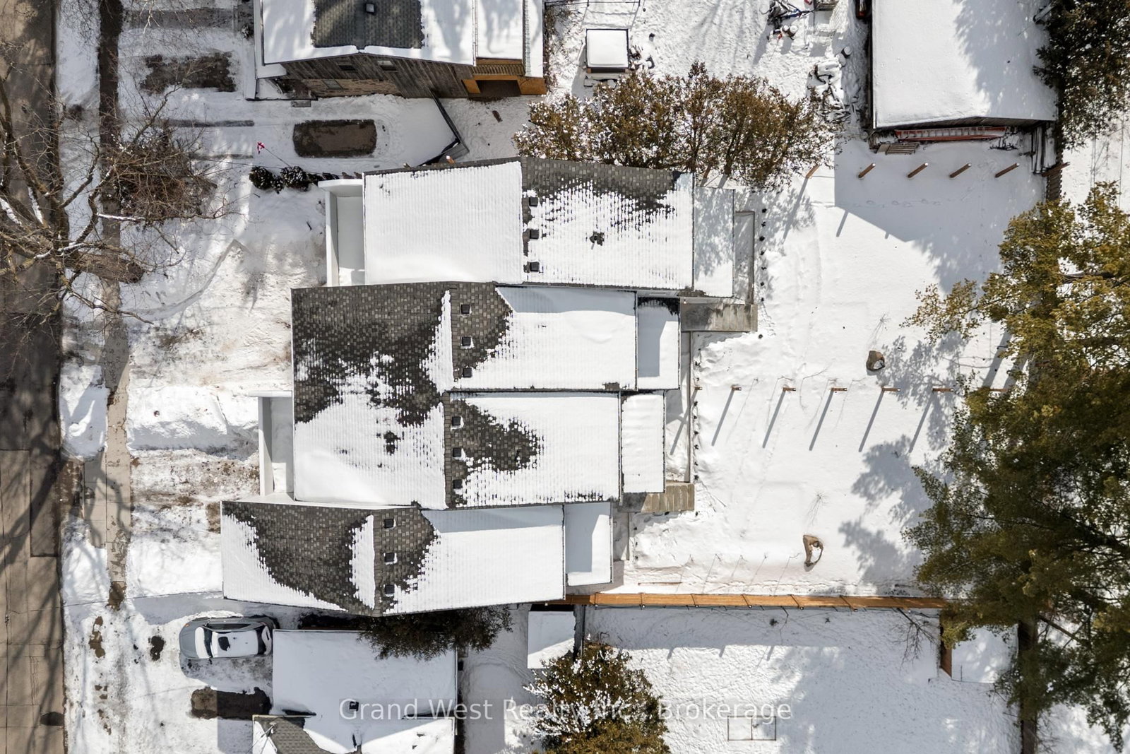 82 N Chalmers Street N - Photo 3