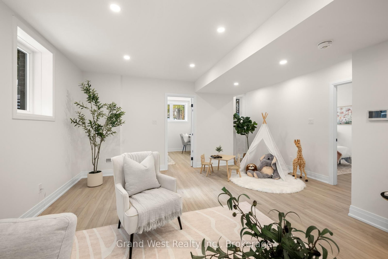 82 N Chalmers Street N - Photo 30