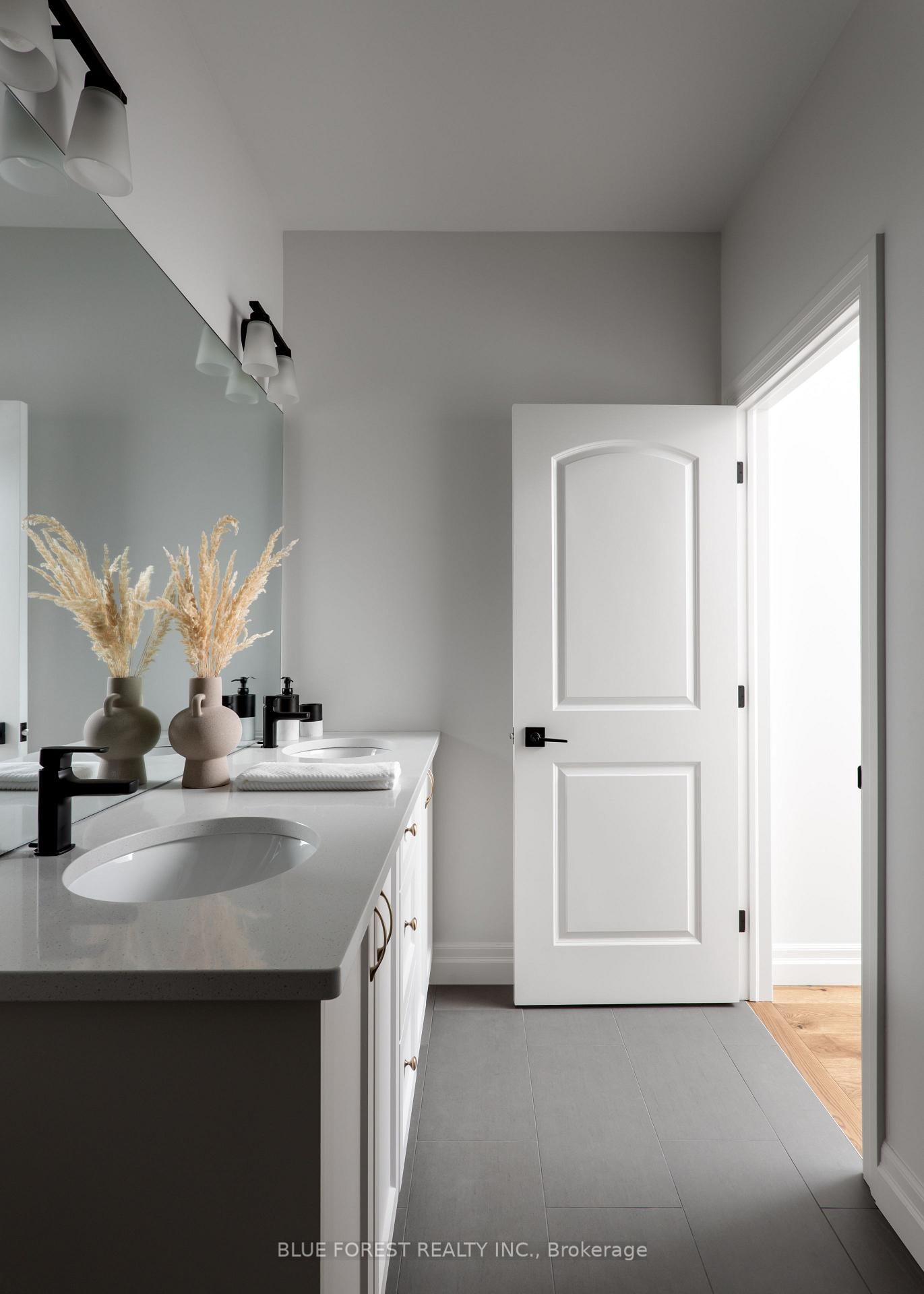 325 Harvest Lane • Thames Centre, ON photo 14
