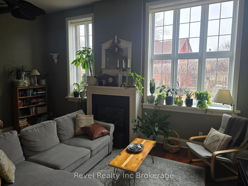 home for lease on 105-81 Broadway Street