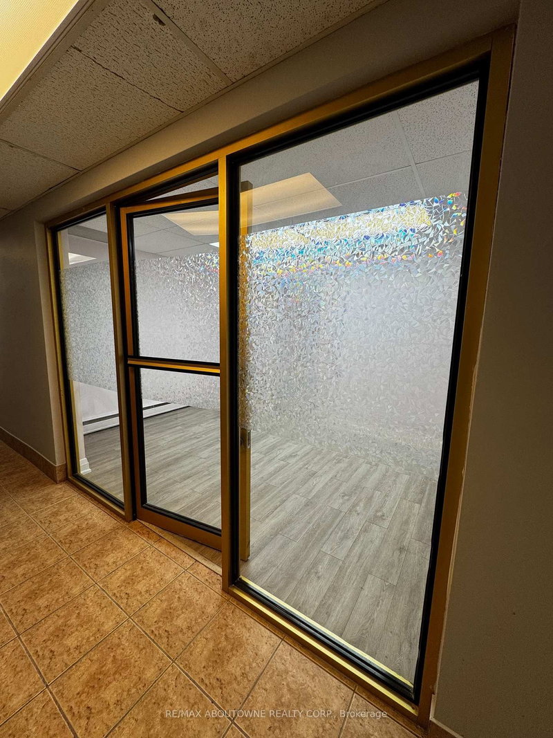 11 - 125 Gailmont Dr, Hamilton, L8K 4B8 | Image 2