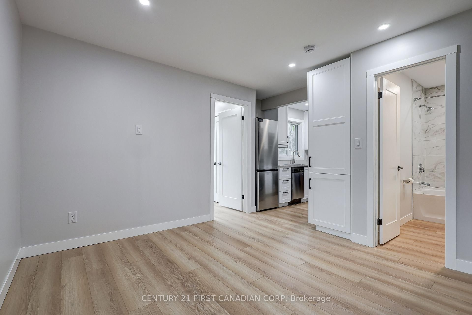 123 HILLSMOUNT Crescent