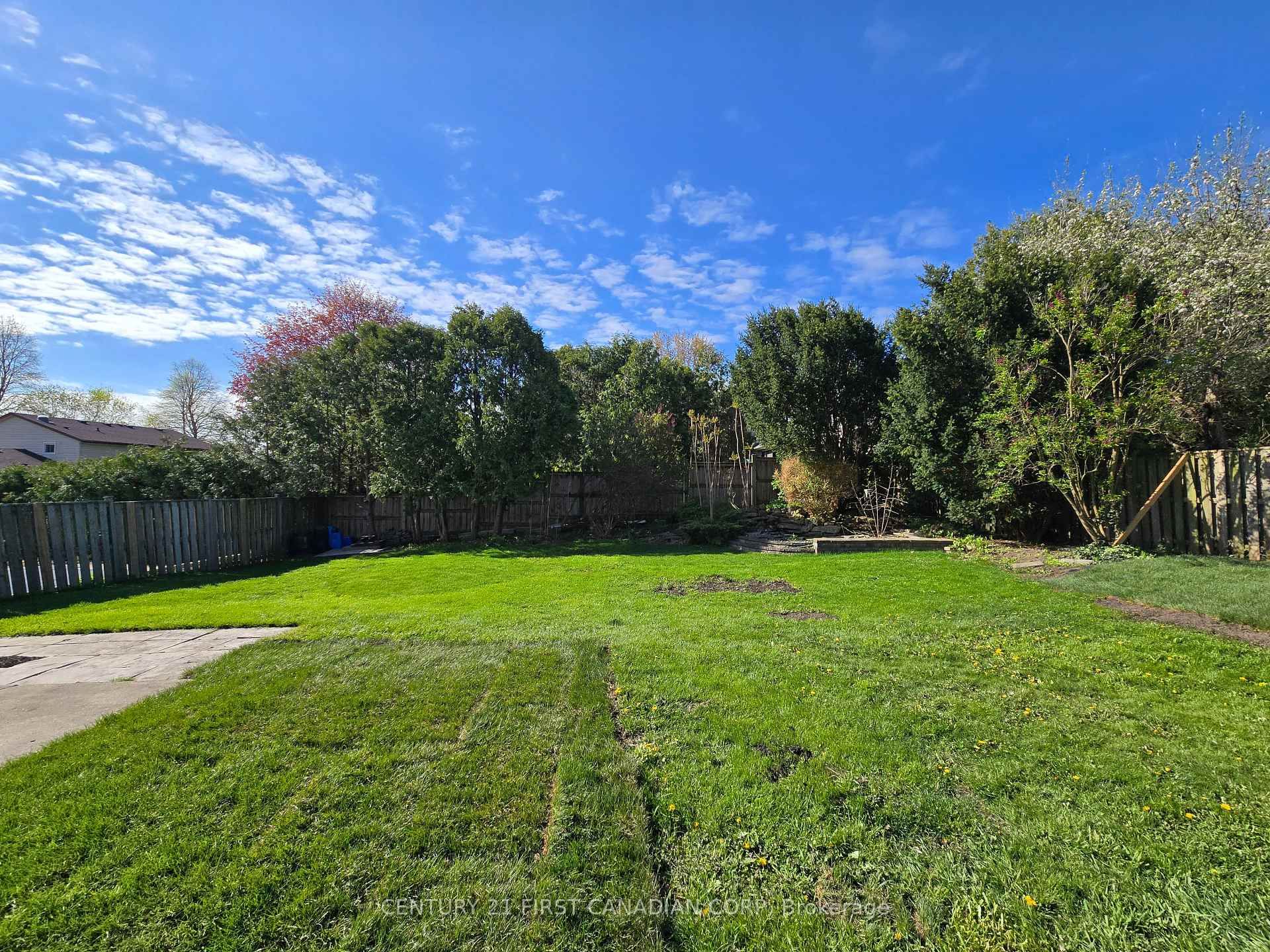 123 HILLSMOUNT Crescent
