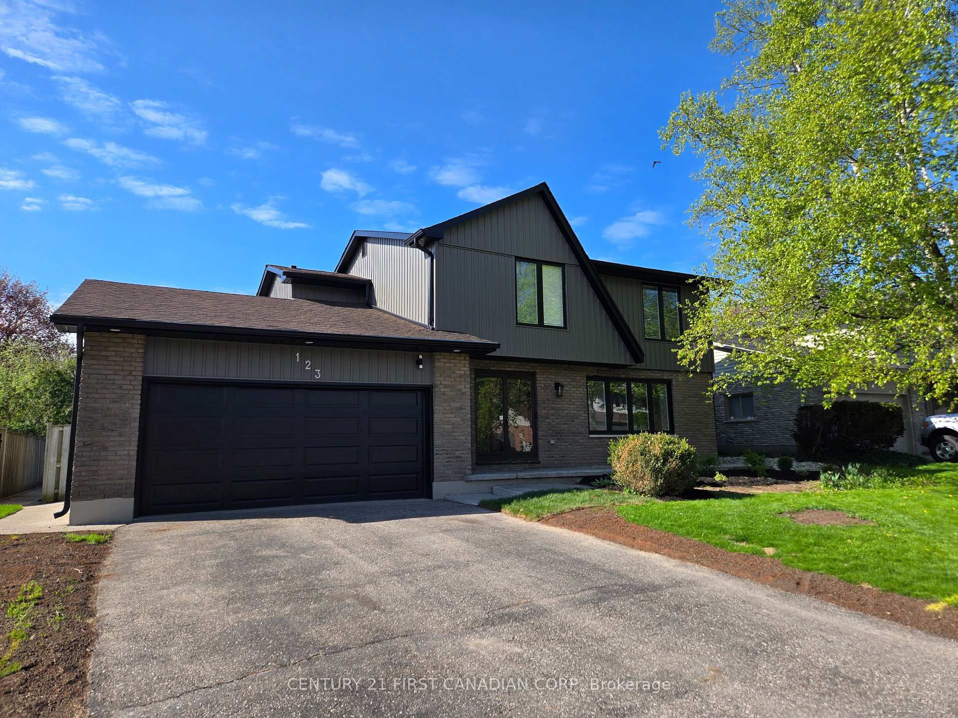 123 HILLSMOUNT Crescent