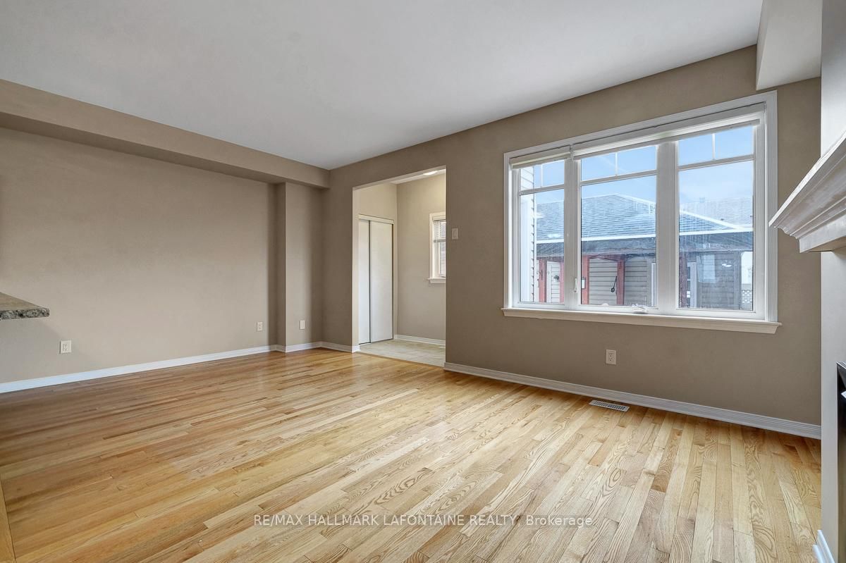 Townhouse for sale at 381 Sweetflag Street, Ottawa, Ontario, K2J 5Y7 - Barrhaven - Longfields - MLS: X12908024