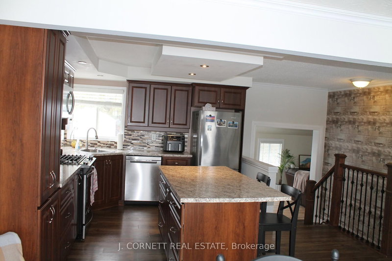 1120 Larin Ave, Cornwall, K6H 4C6 | Image 3