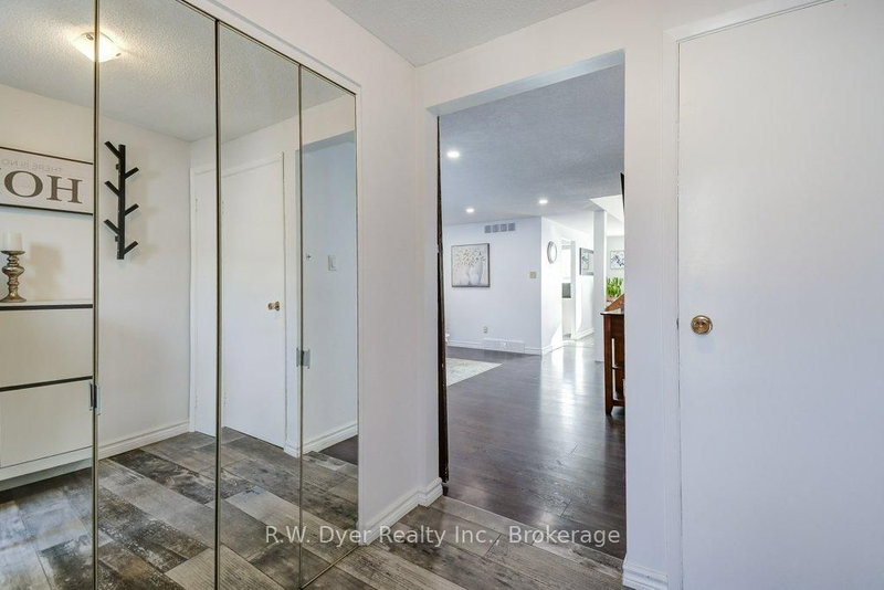 42 Frobisher Crt, Cambridge, N1R 6Z5 | Image 3