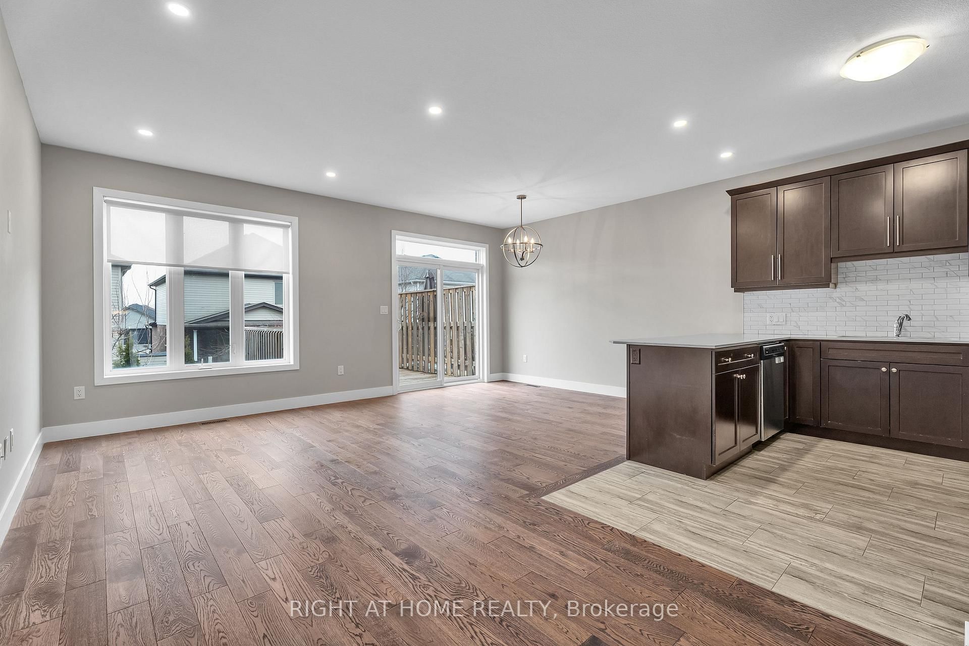 1960 DALMAGARRY Road, Unit 145