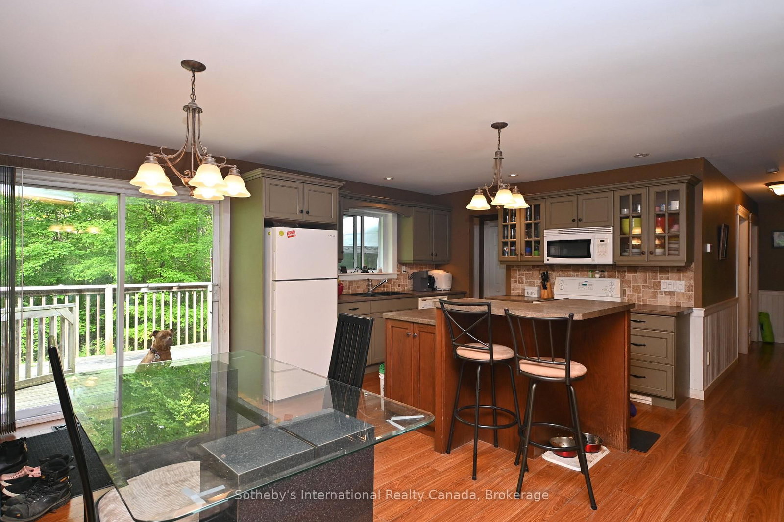 Listing Image 10