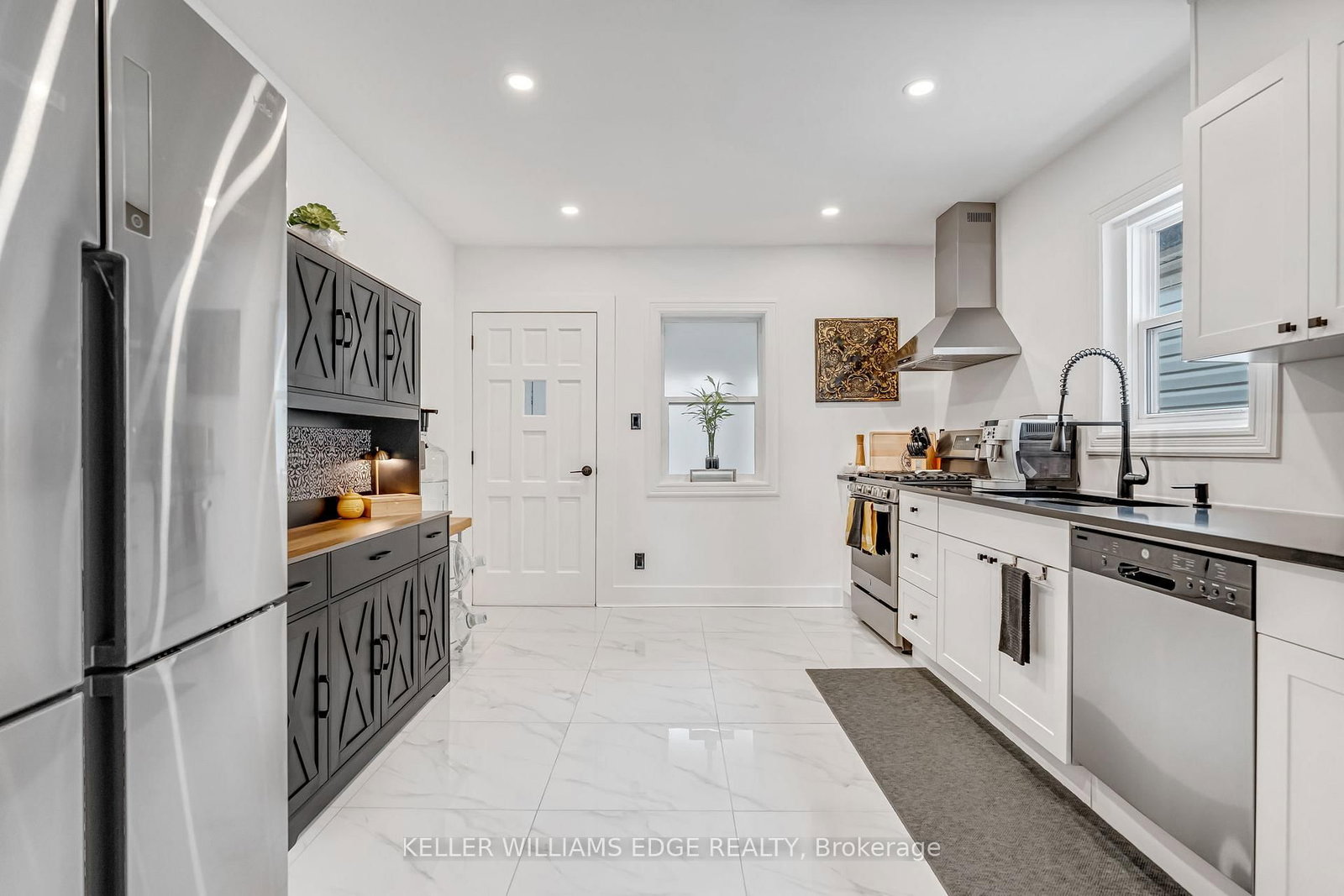 Townhouse for sale at 188 Bay Street, Hamilton, Ontario, L8R 2P7 - Central - MLS: X12908578