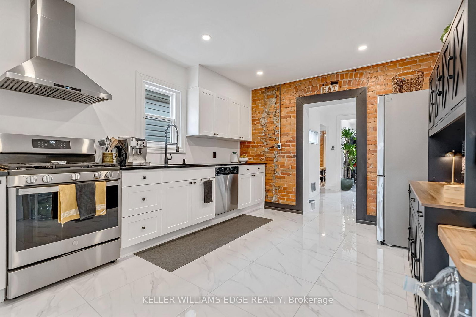 Townhouse for sale at 188 Bay Street, Hamilton, Ontario, L8R 2P7 - Central - MLS: X12908578