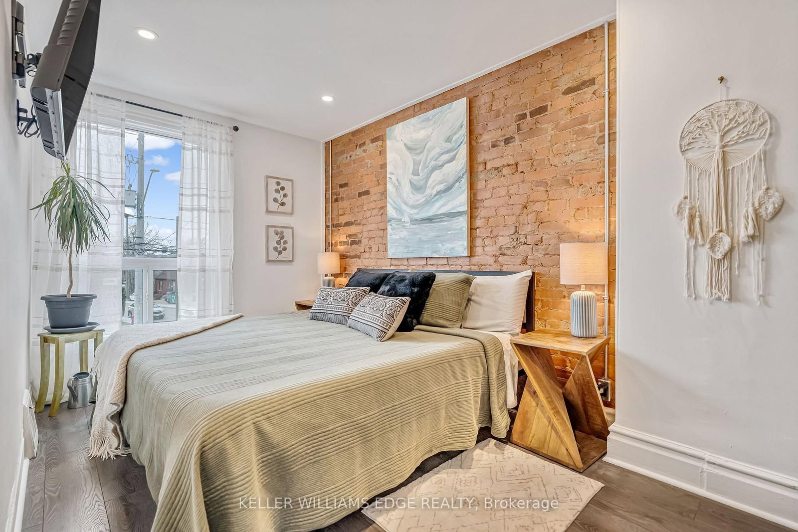 Townhouse for sale at 188 Bay Street, Hamilton, Ontario, L8R 2P7 - Central - MLS: X12908578