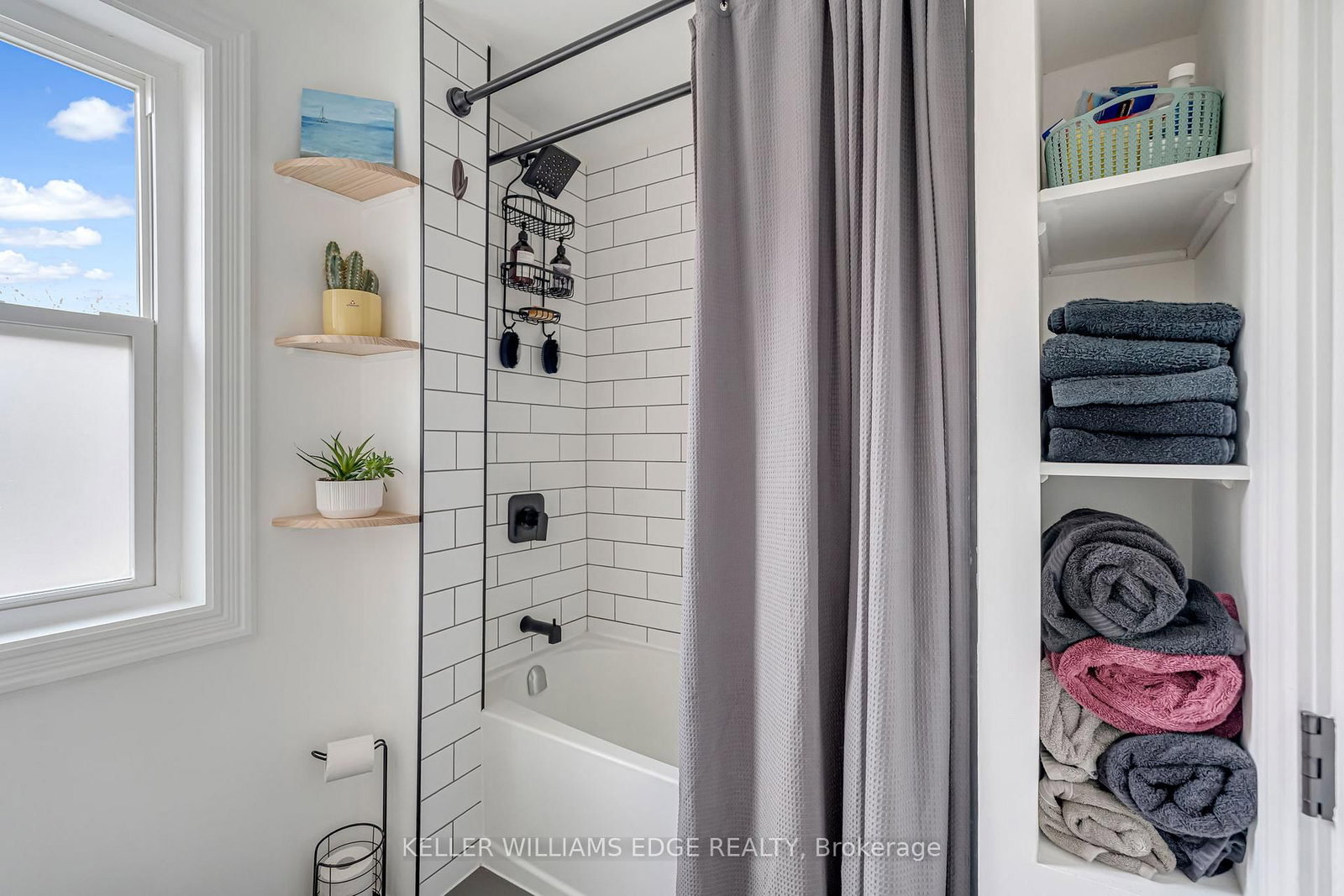 Townhouse for sale at 188 Bay Street, Hamilton, Ontario, L8R 2P7 - Central - MLS: X12908578