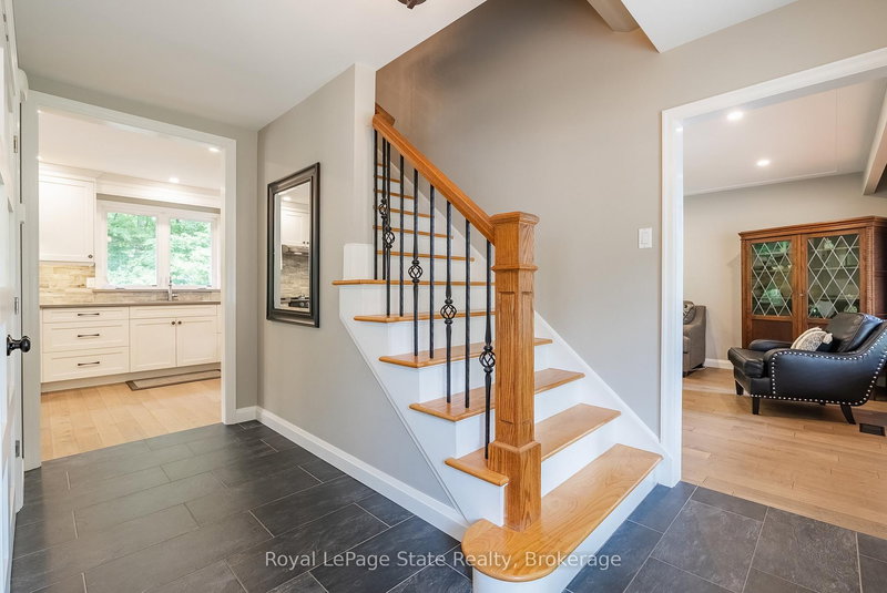 3 Maple Dr, Hamilton, L8G 3C1 | Image 2