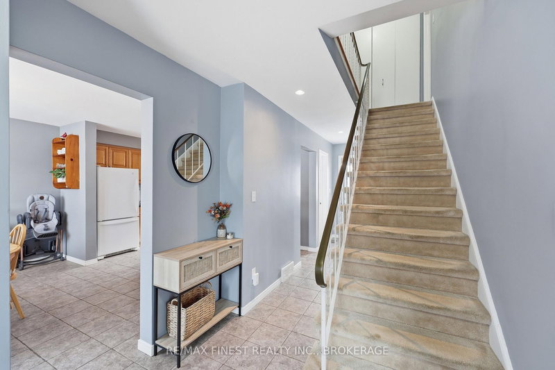 140 Falkirk Terr, Kingston, K7M 4C2 | Image 2