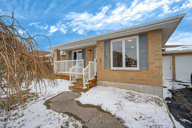 329 Mary St W, Kawartha Lakes, K9V 5X5 | Image 3
