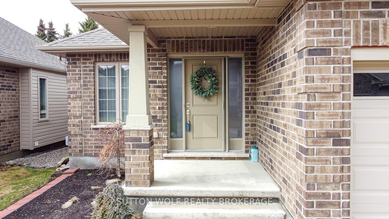 6 - 295 Mogg St, Strathroy-Caradoc, N7G 0C6 | Image 2