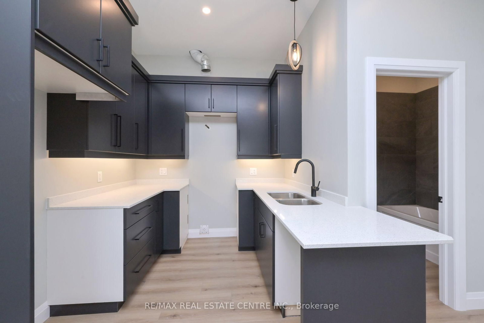 8 Main St S Main Street, Unit 4 - Photo 3