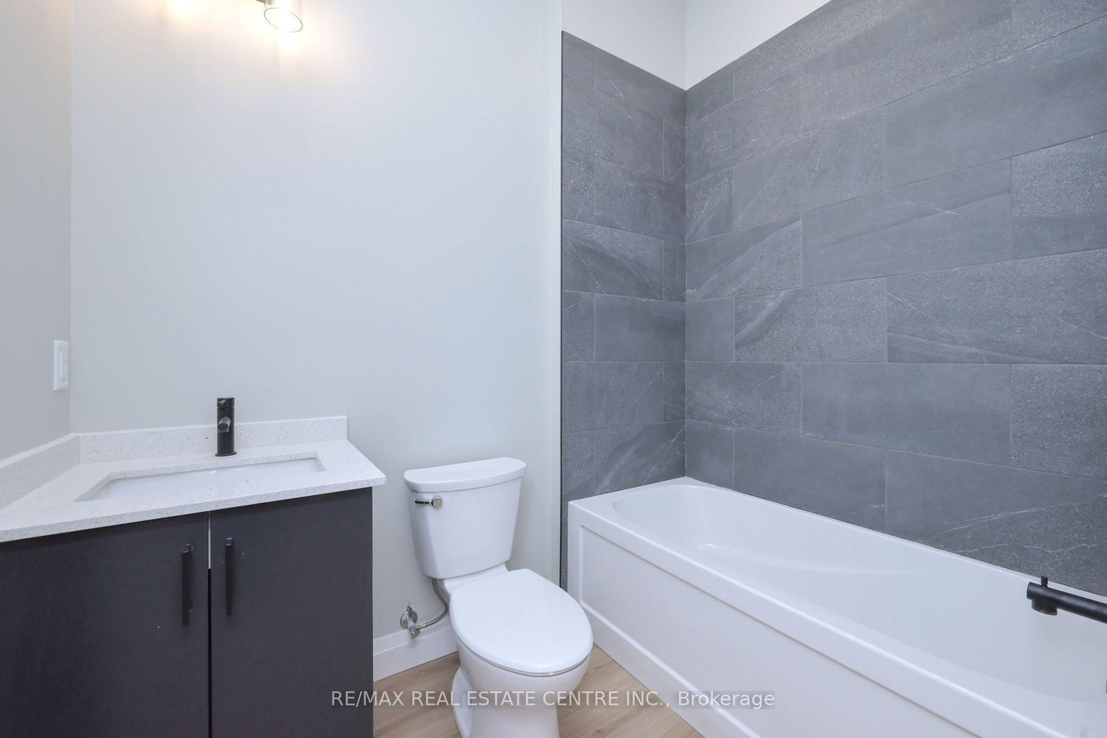 8 Main St S Main Street, Unit 4 - Photo 5