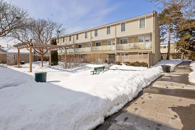 28 - 35 BRECKENRIDGE Dr, Kitchener, N2B 3H5 | Image 2