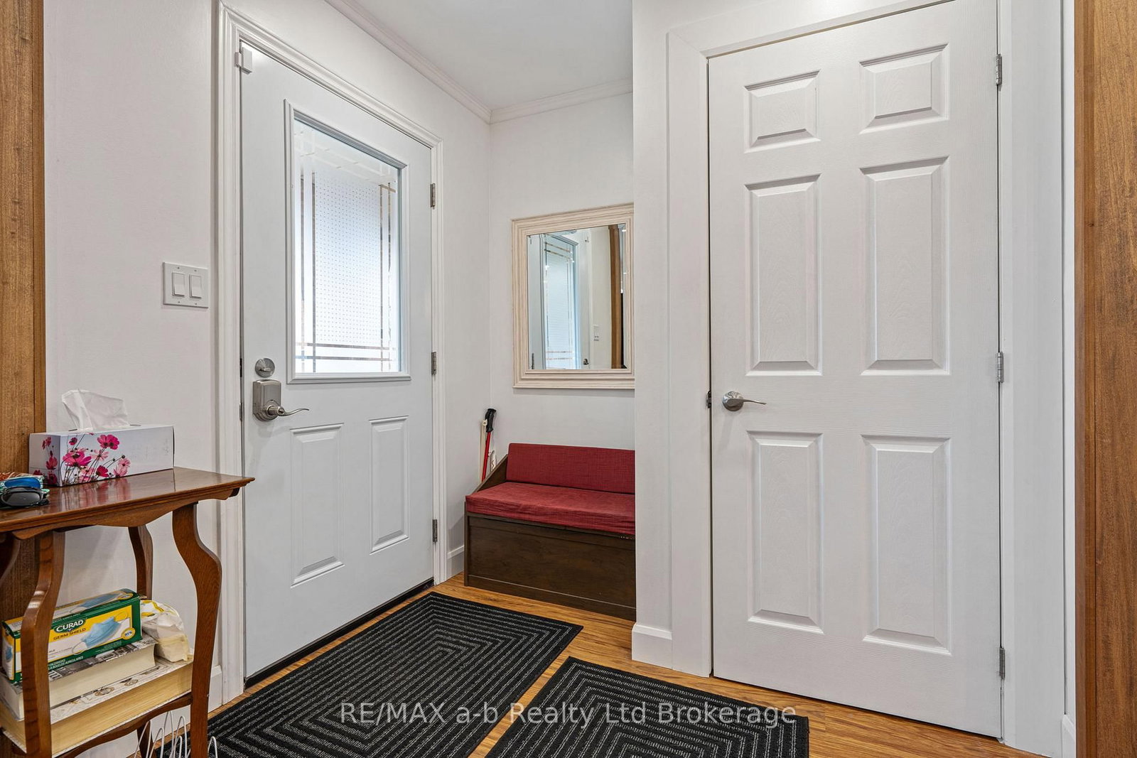 Listing Image 4