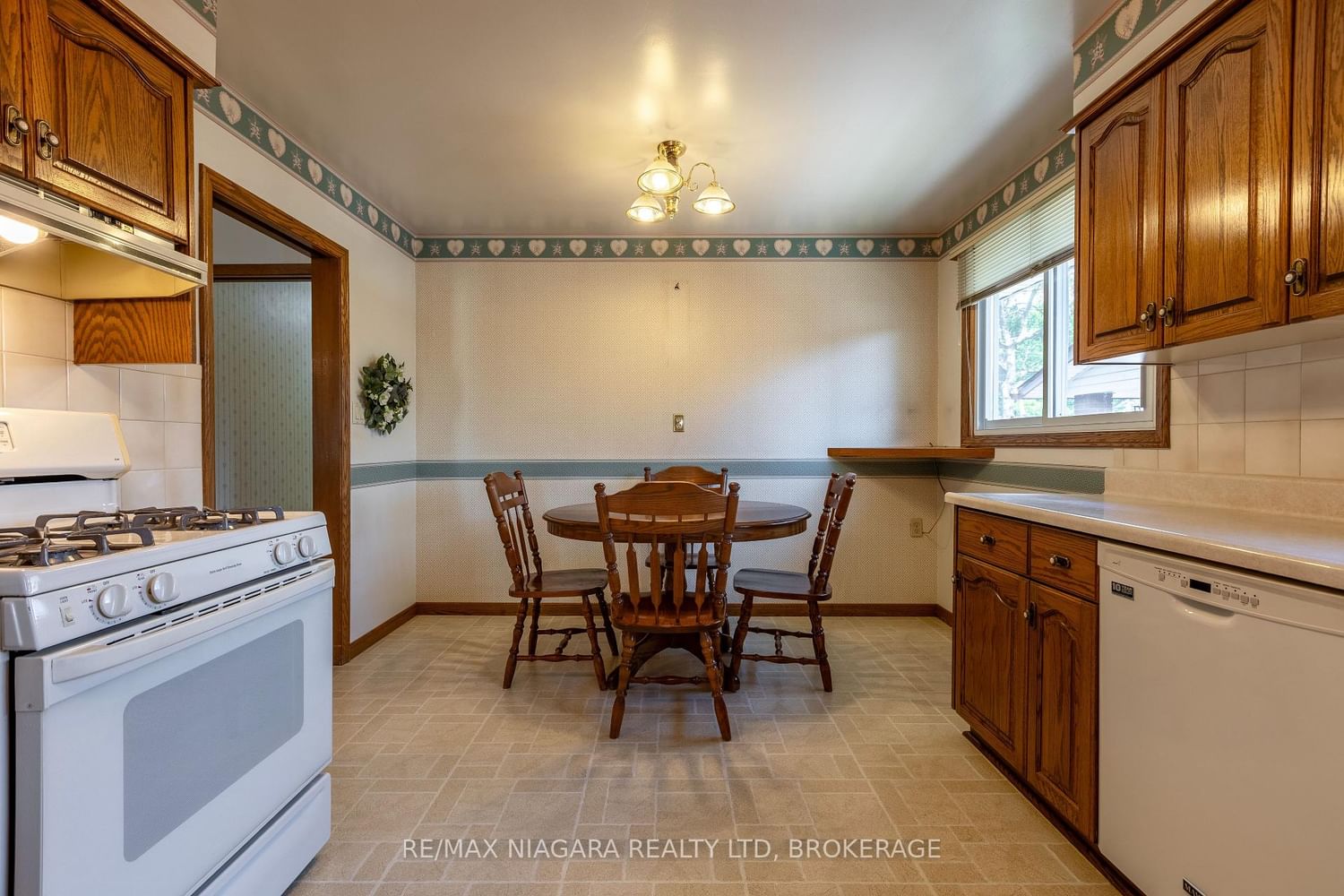 Detached House for sale at 82 Westwood Crescent, Welland, Ontario, L3C 4R3 - Prince Charles - MLS: X12909580