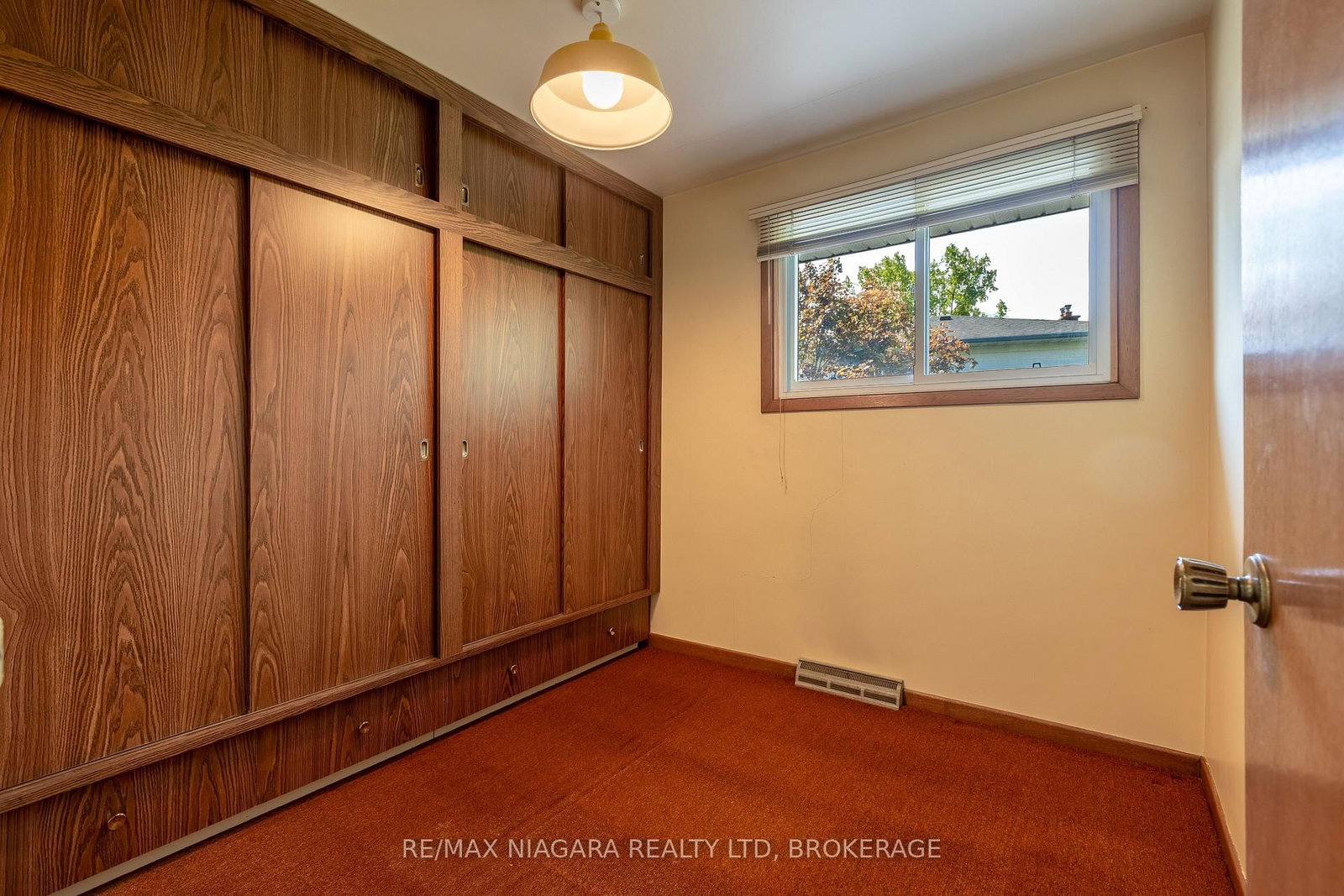 Detached House for sale at 82 Westwood Crescent, Welland, Ontario, L3C 4R3 - Prince Charles - MLS: X12909580