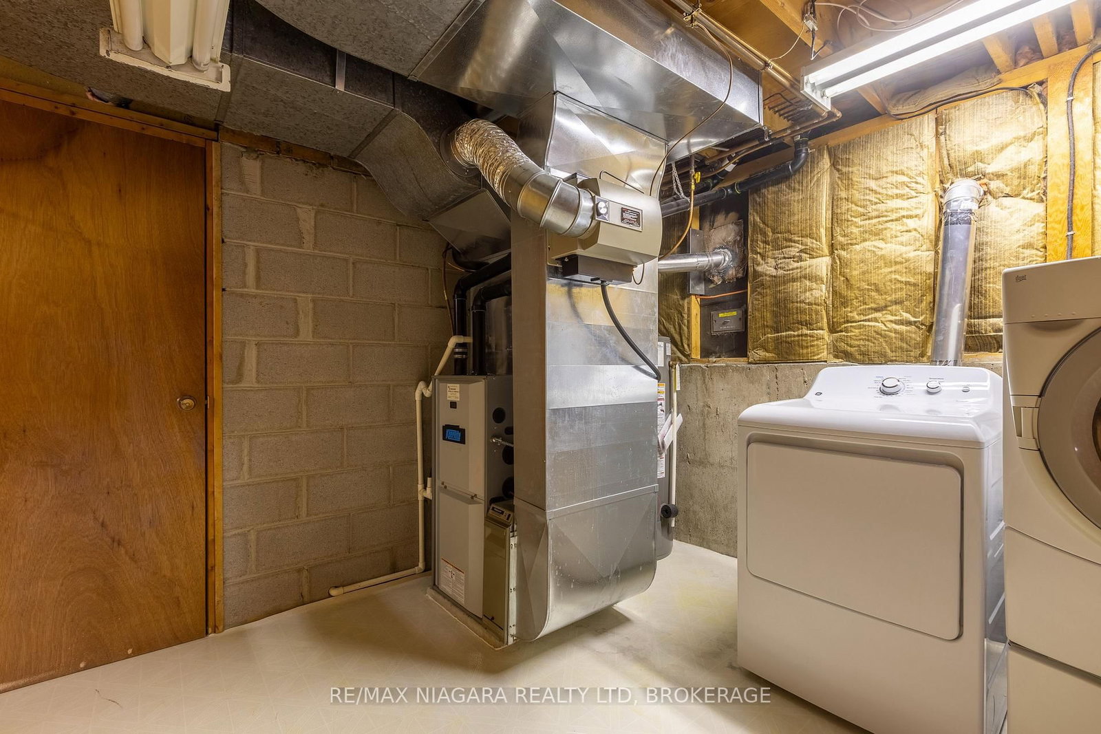 Detached House for sale at 82 Westwood Crescent, Welland, Ontario, L3C 4R3 - Prince Charles - MLS: X12909580