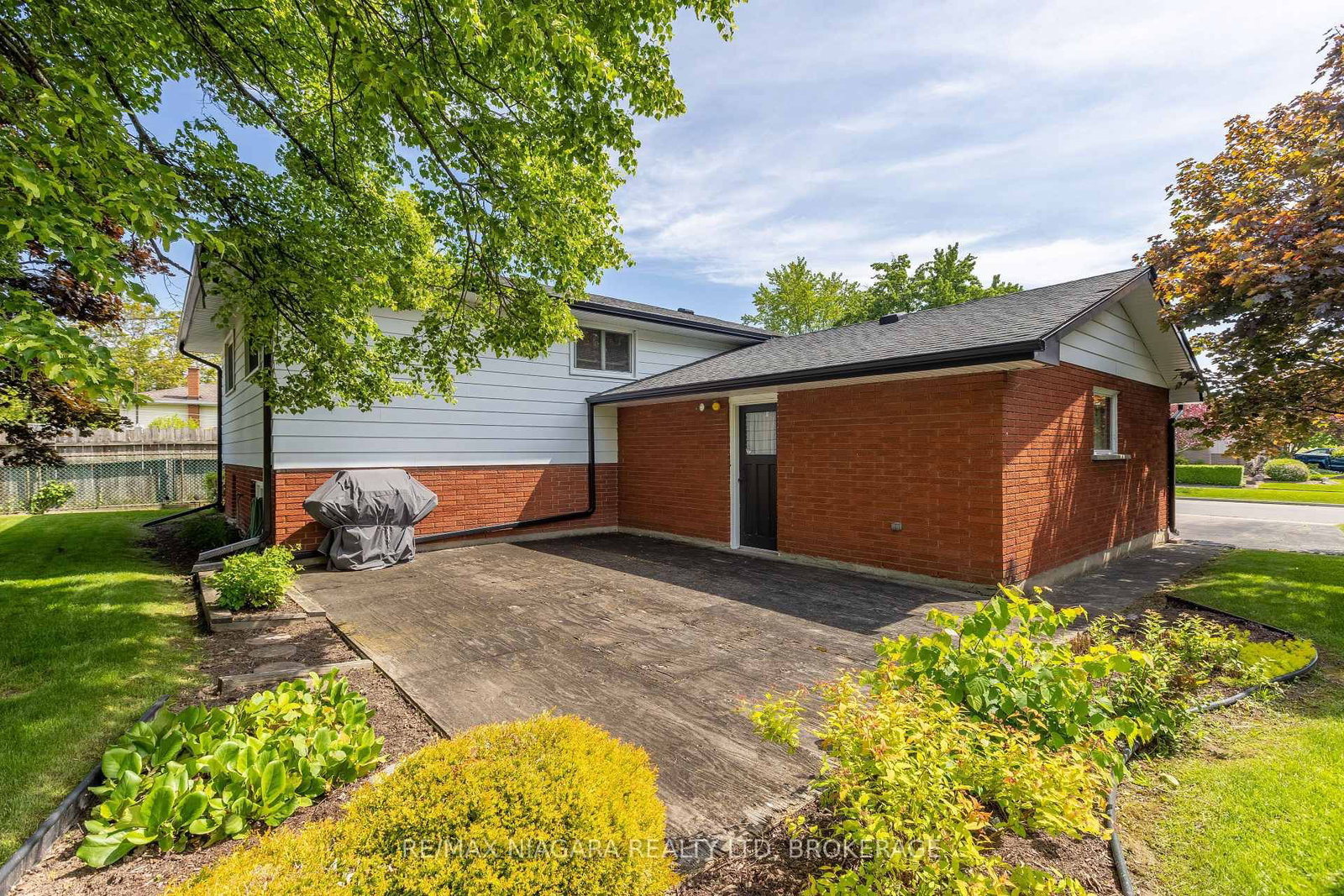 Detached House for sale at 82 Westwood Crescent, Welland, Ontario, L3C 4R3 - Prince Charles - MLS: X12909580